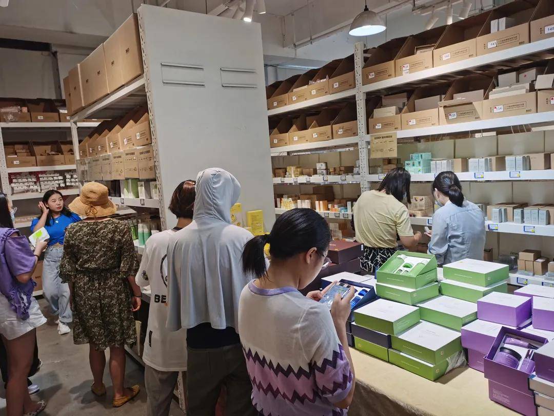 斯凯奇 上海2021秋季大型品牌特卖会开始!NB、斯凯奇……203大品牌,全场1.0折起!