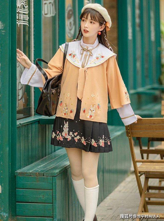 配饰 最近火了一种穿搭叫“汉服+丝袜”，时髦显瘦，还很高级