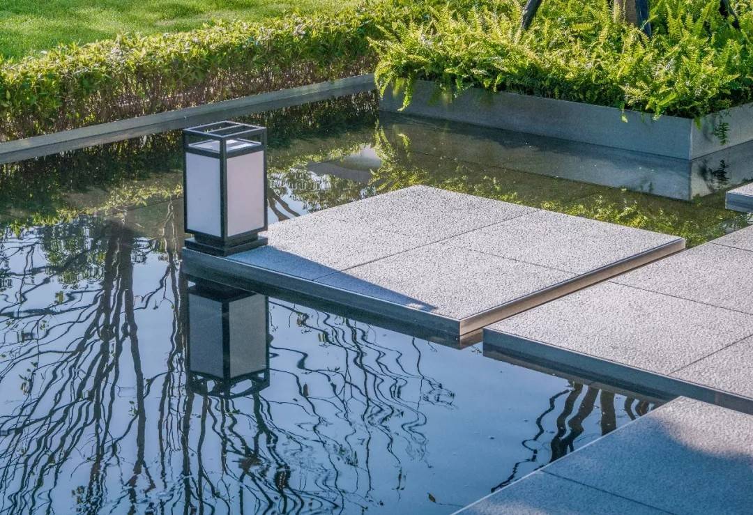 到现代时尚风格中的一种艺术形式,在这种形式下,汀步结合了其他元素