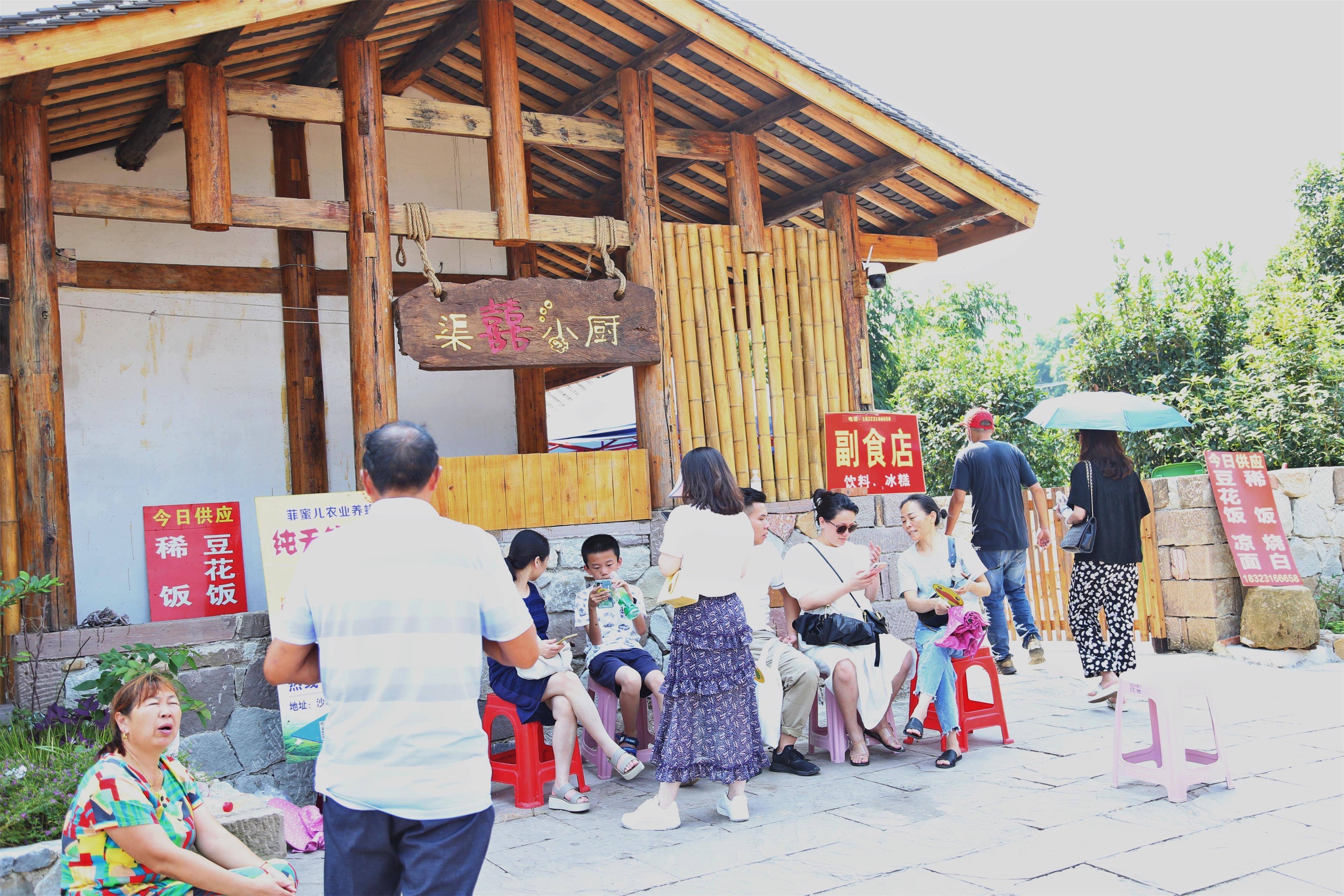 游客|沙坪坝：“火热”的乡村旅游勾勒村美民富新画卷