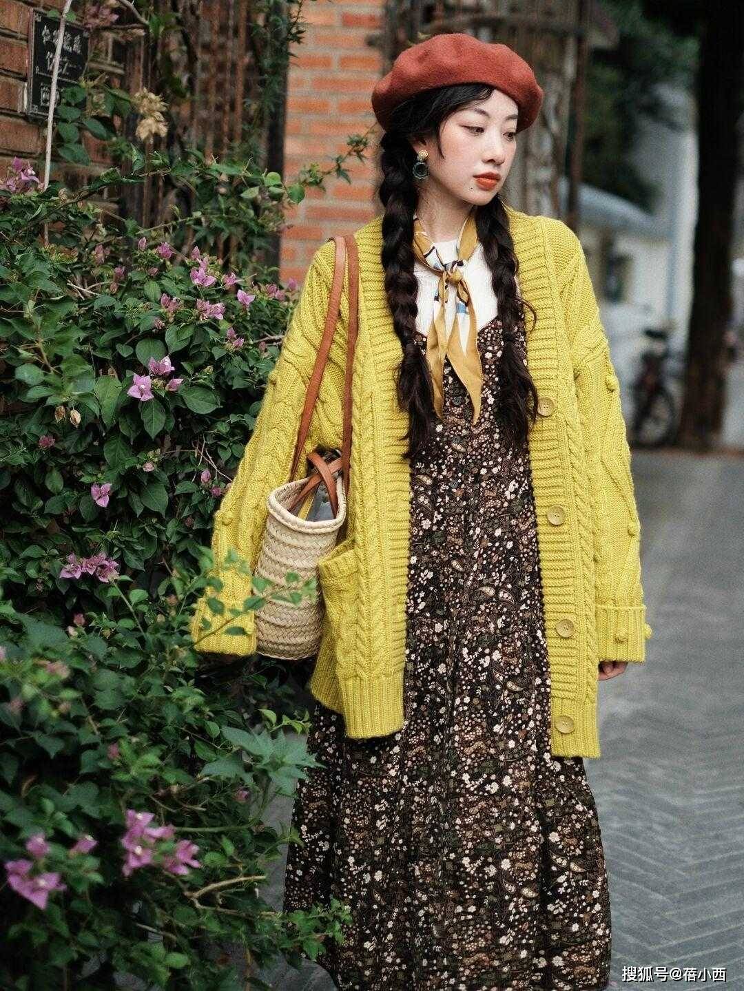 皮鞋 今秋流行“油画裙”,搭开衫、西装、风衣都好看,时髦又有品质感