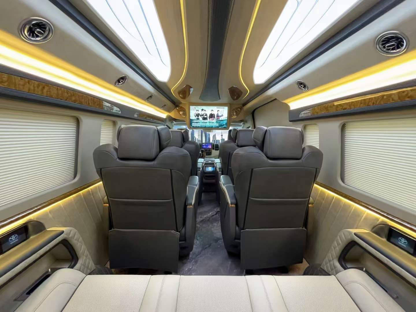 丰田海狮9座新内饰,座椅旋转,看电视唱k,多功能豪华超方便!_搜狐汽车_