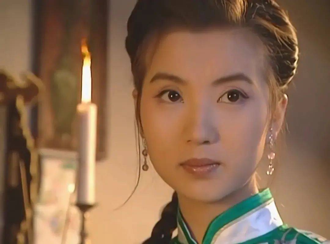 角色|“万人迷”陈好复出,42岁可清纯可知性,网友:脸不僵硬真美!