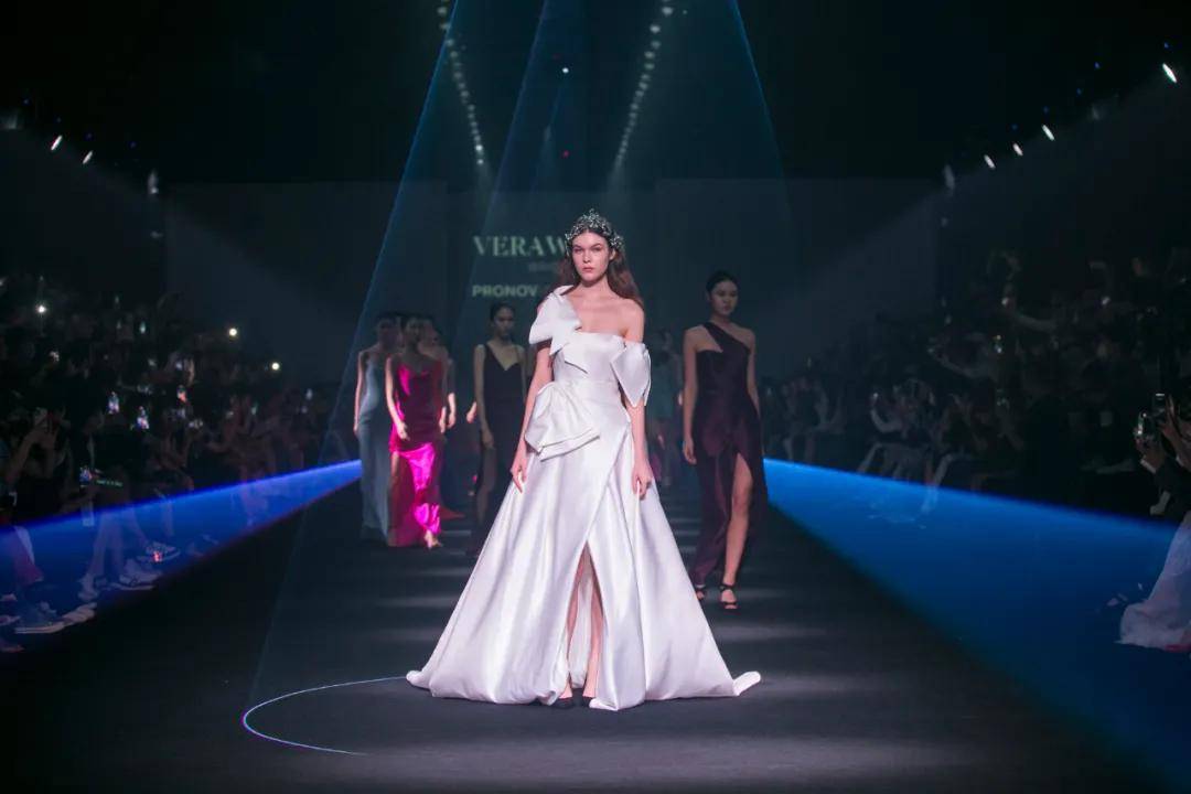 品牌 SS2022上海时装周SIFS绚烂启幕，VERA WANG BRIDE亮相开幕首日派对之夜！