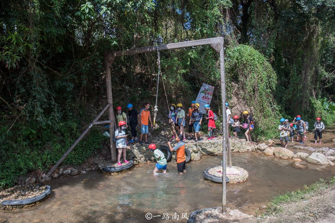 广东|佛山旅游发现“广东九寨沟”，1.28公里必须涉水前行，游客很多