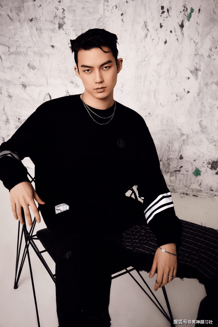 屈楚萧 越是“黑化”就越迷人！海澜之家这波穿搭操作是要上天吗？