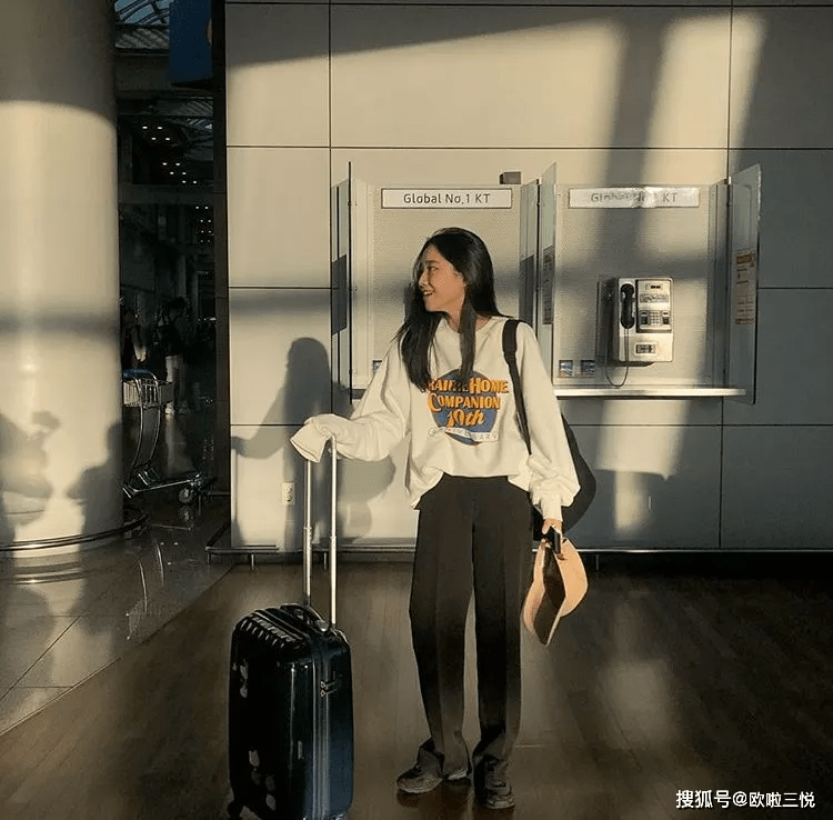 卫衣 今秋 5种小黑裤穿搭,让你秋冬更洋气~