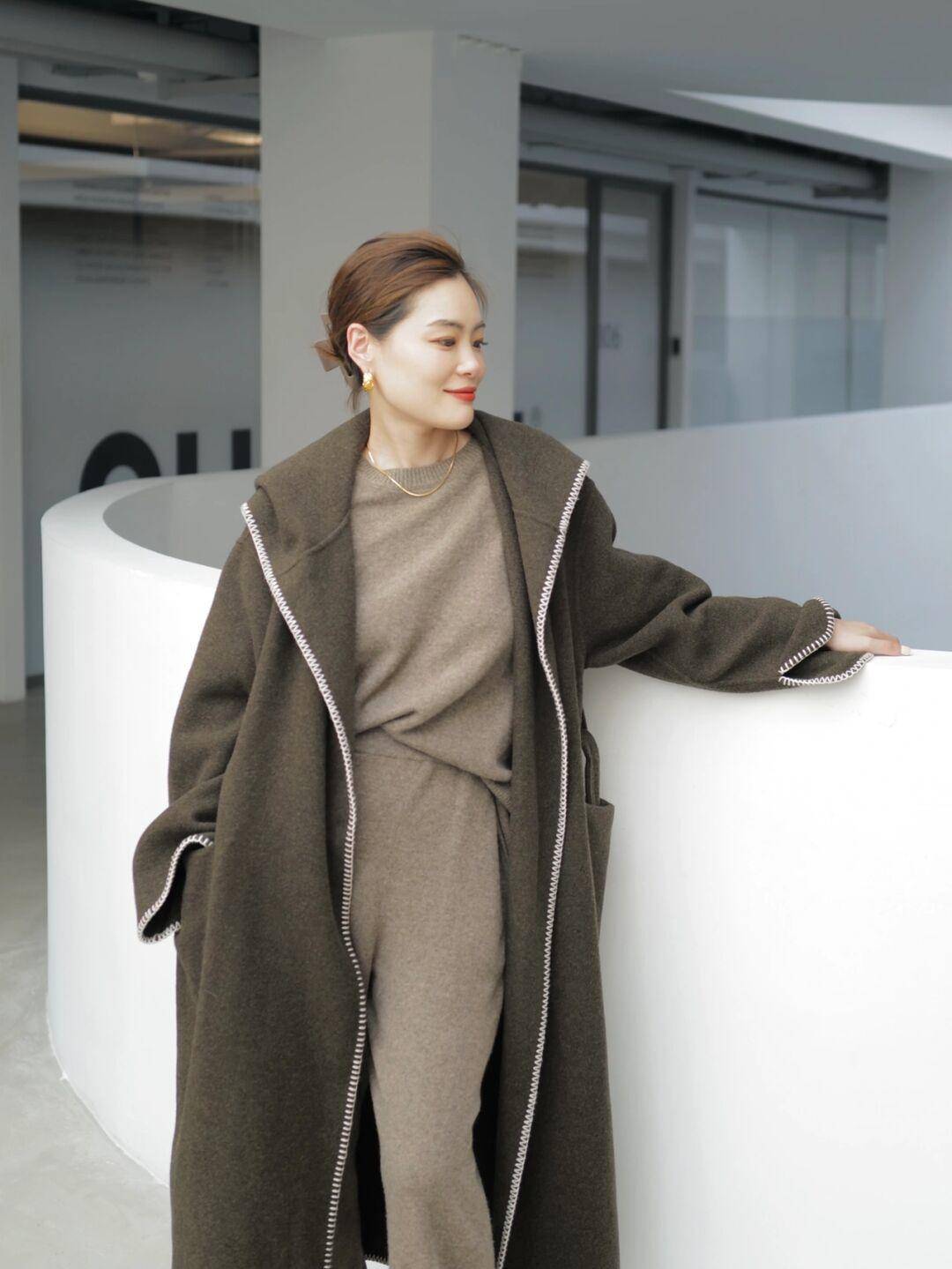 进行 秋天还在穿黑白配？今年流行“大地色”，让你轻松穿出不俗气质