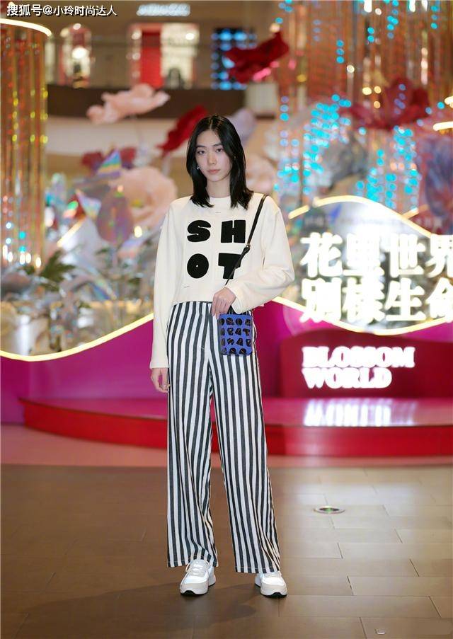 身材 穿卫衣不一定要配牛仔裤，瞧今年这几种新穿法，时髦显瘦又减龄