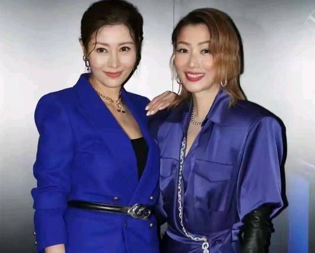 贵妇 李嘉欣胖了14斤更有贵妇味，和郑秀文同穿蓝色，看完不想减肥了