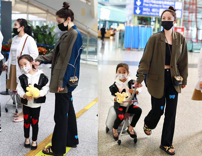 董璇 董璇机场拧女儿耳朵！穿西装露脐装美如画，女儿躲怀里撒娇太可爱