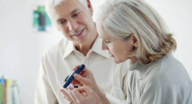 进行|患了糖尿病，除了需要用药之外，还要警惕并发症的出现