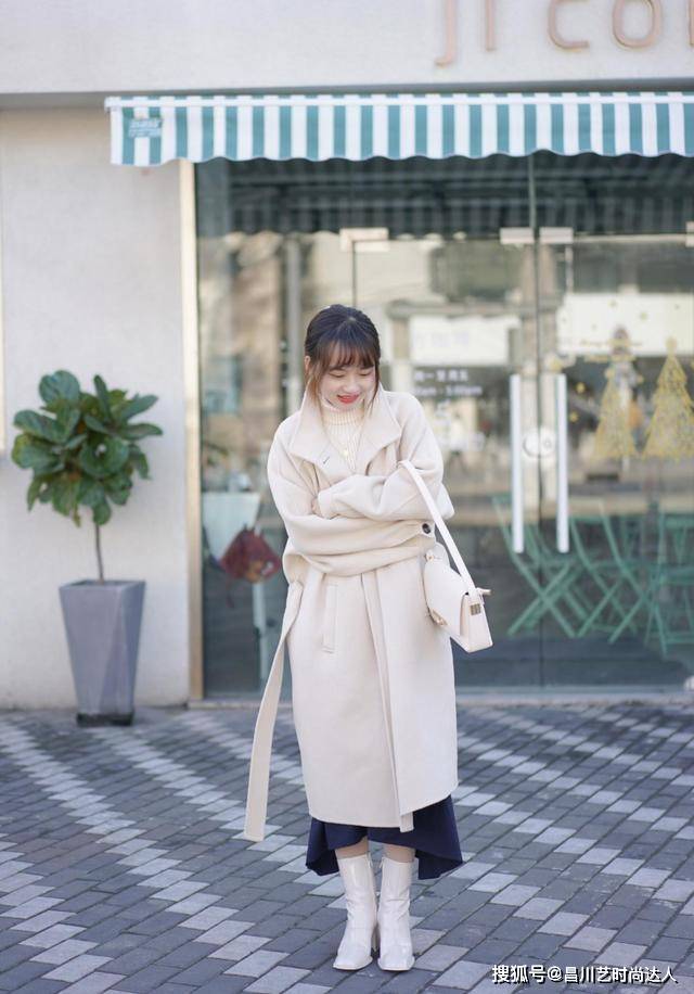 服装 变美不靠长相靠穿搭!这三款配色高级时尚,看一眼就心动