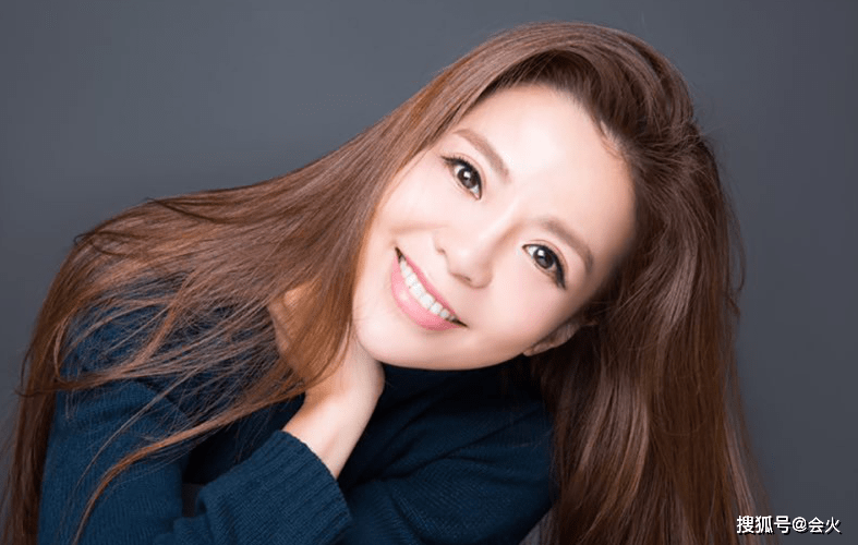 经历40岁朱迅赤脚舞动身体！面容娇羞似少女，对工作人员撒娇好可爱