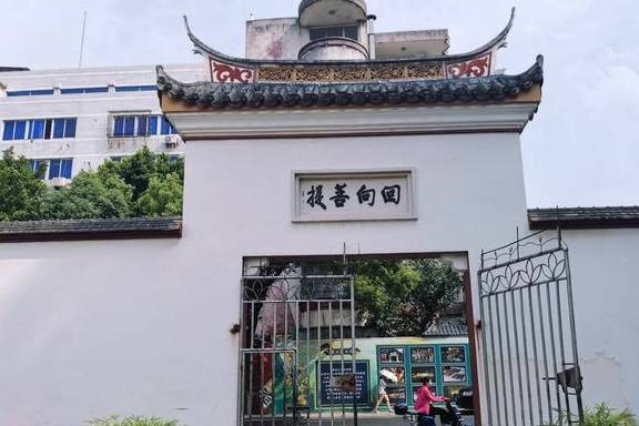 福建让人钦佩的古寺，曾为贫穷少年办学校，距今千年没门票