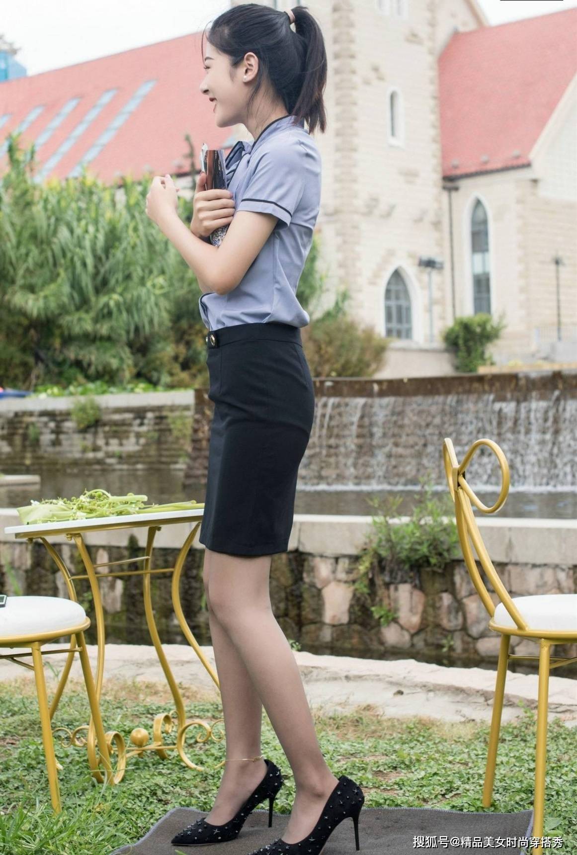 黑色 时尚职业服饰,淡紫色衬衫配黑色短裙,清爽干净,低调而不失格调