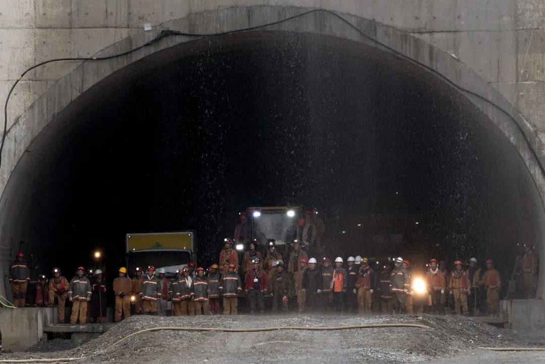 小洪|跪久了，所以《峰爆》活该被吐槽？