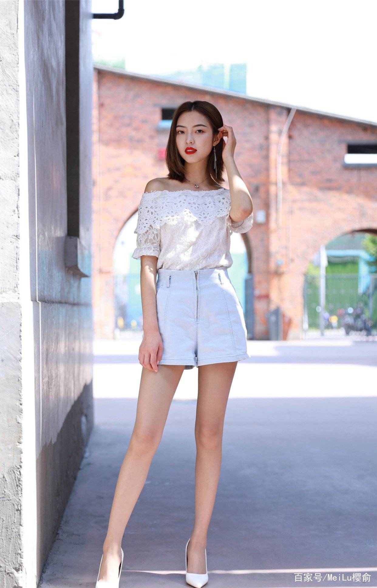 黑色 街拍：连衣裙搭配好了，真的会成为焦点