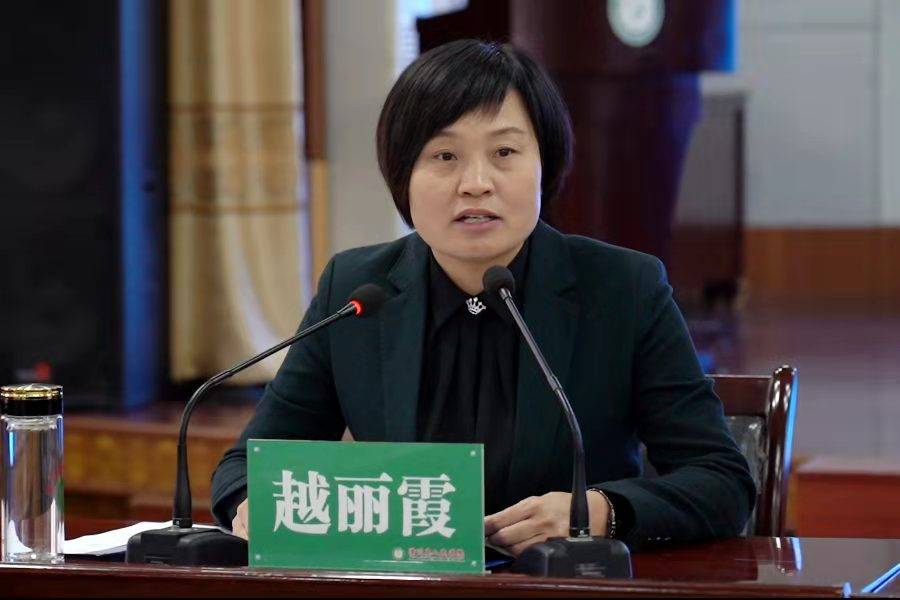 杨怀玉对派驻专家们首先表示热烈欢迎和诚挚感谢.