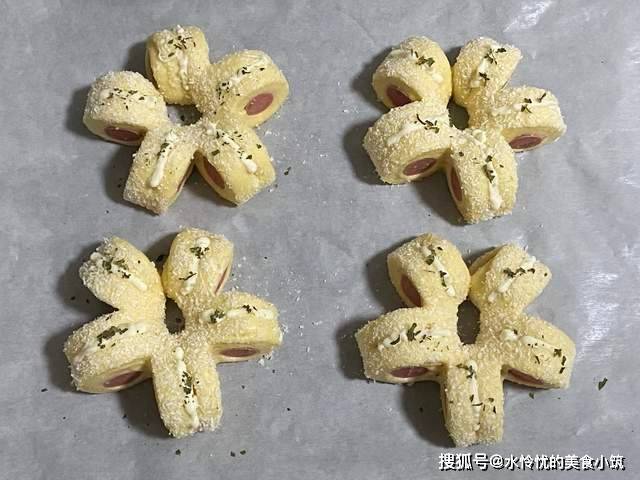 调整|可可爱爱の小花香肠面包，造型简单还好看！小朋友绝对喜欢