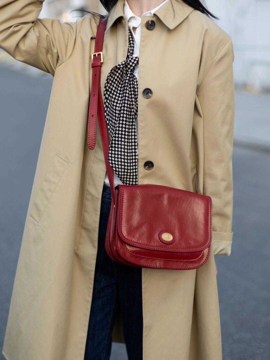 身材 风衣到底有多百搭？连帽卫衣、高领毛衣、衬衫都能配，高级洋气