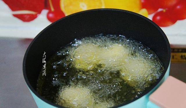 米面|比油条还好吃的早餐，黄米面炸至金黄，外酥里糯，全家人都爱