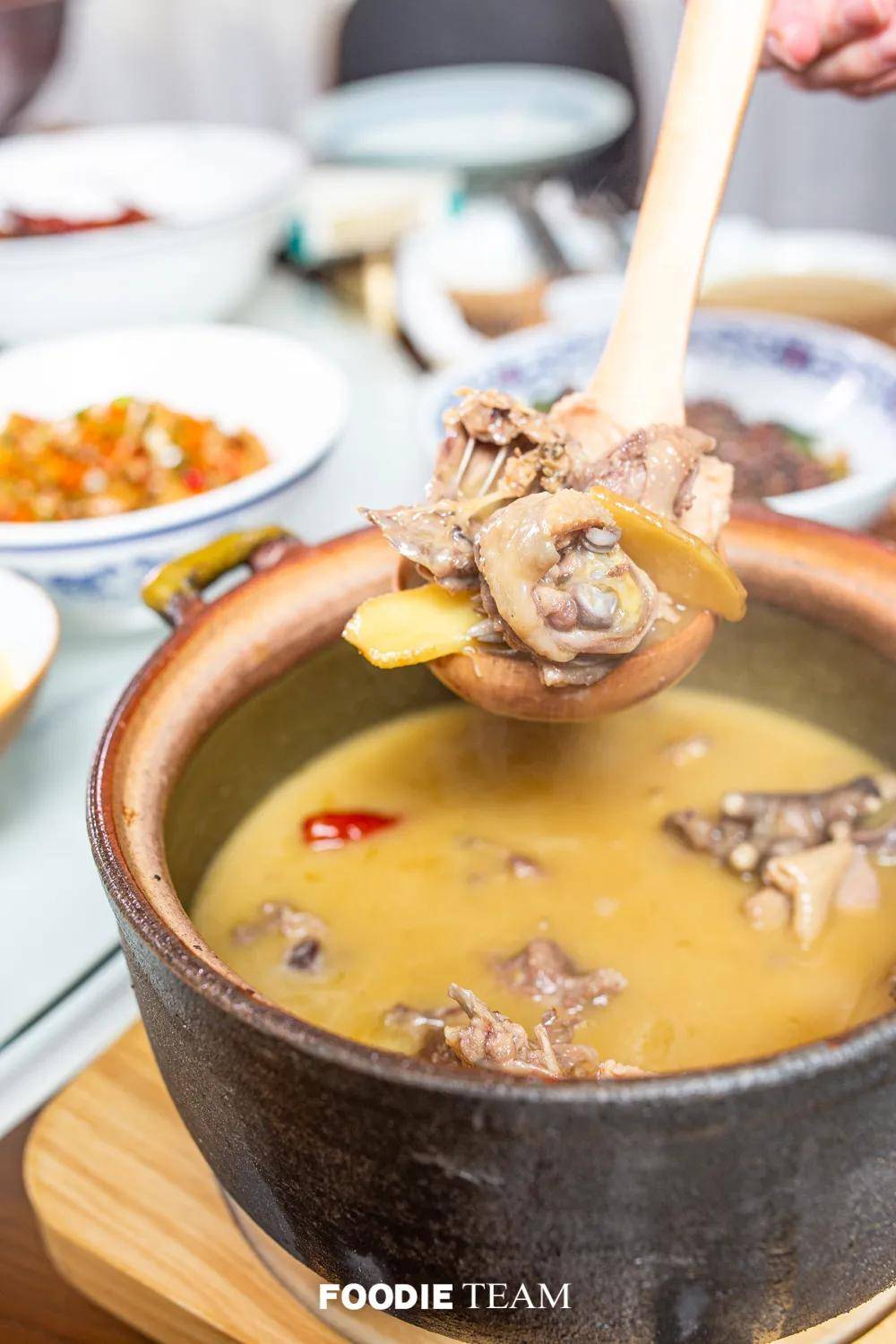 口感“周末不出去玩，那你到我家小院去吃饭啵？”