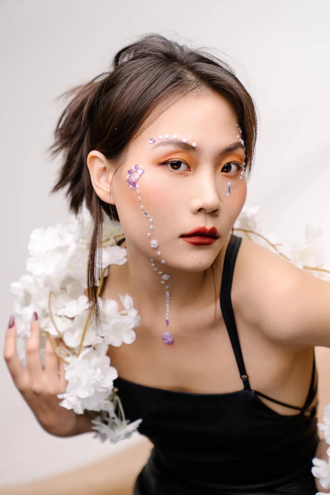 眼睛女明星人手一个的眼线贴火出圈了？这期美妆贴纸种草请收好！