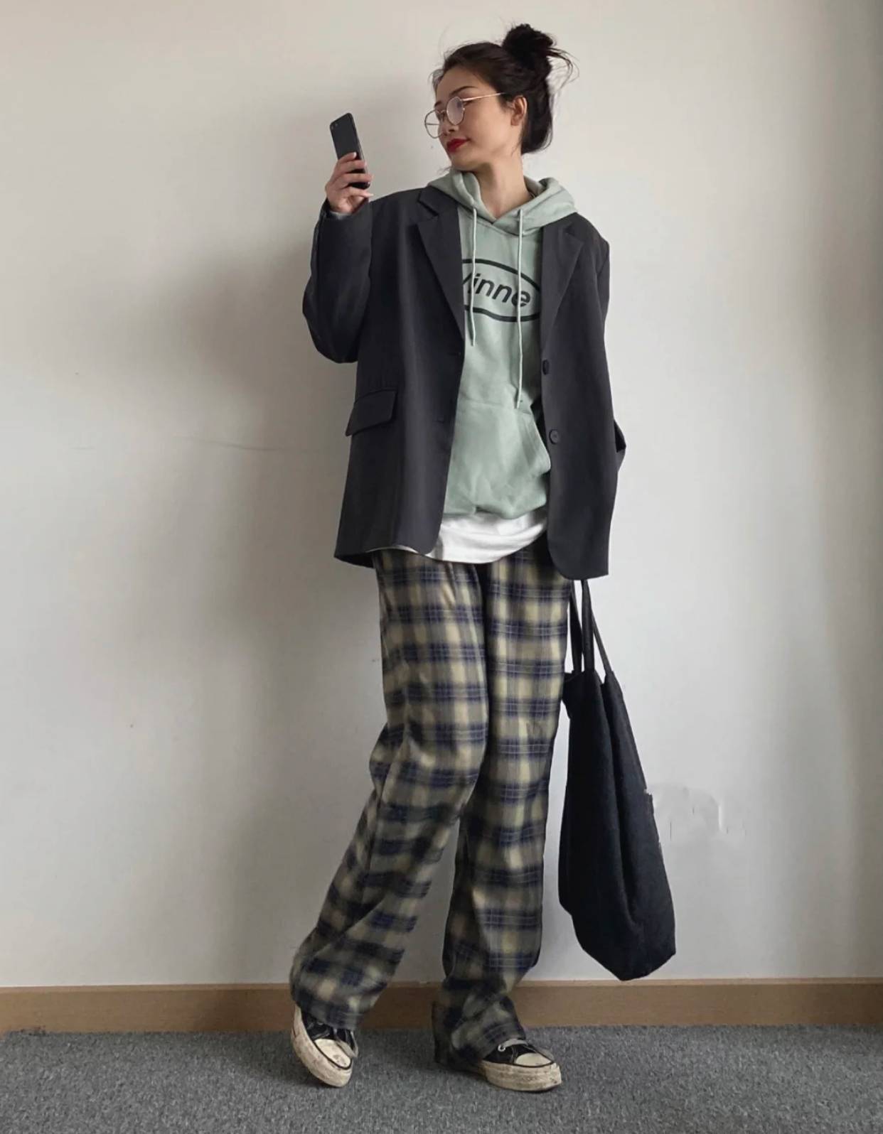 卫衣 今年卫衣该这么穿！显瘦、高级，还不像网红