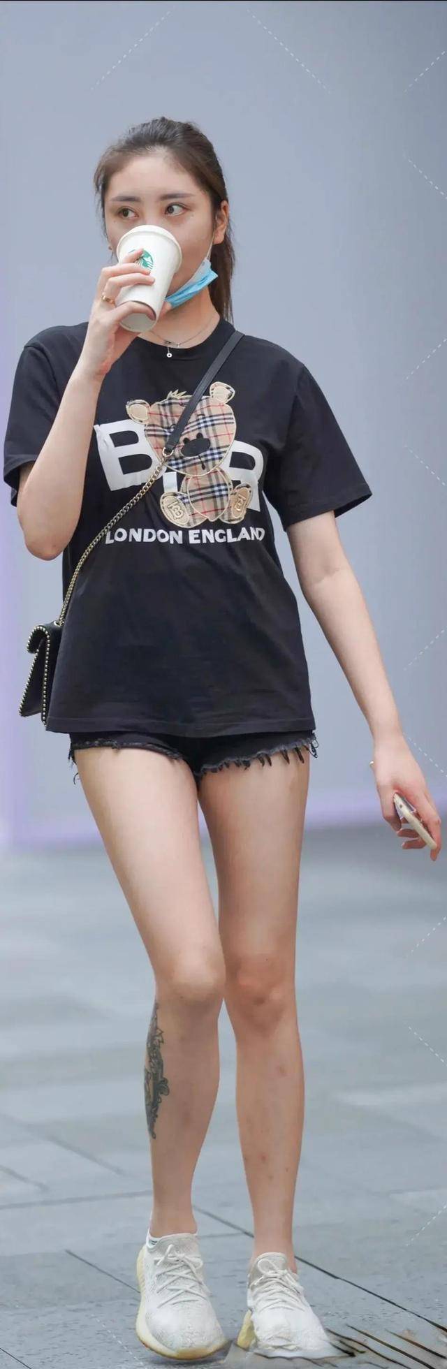 亮点 时髦美丽的鲨鱼裤穿搭尽显青春姿态，展示美丽小脚，灵活多变