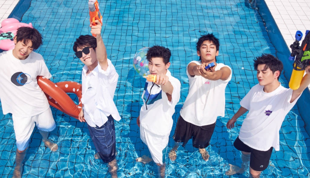 因为|《扑水的少年》扑了，上映12天仅4800万票房，导演“卖惨”也没用