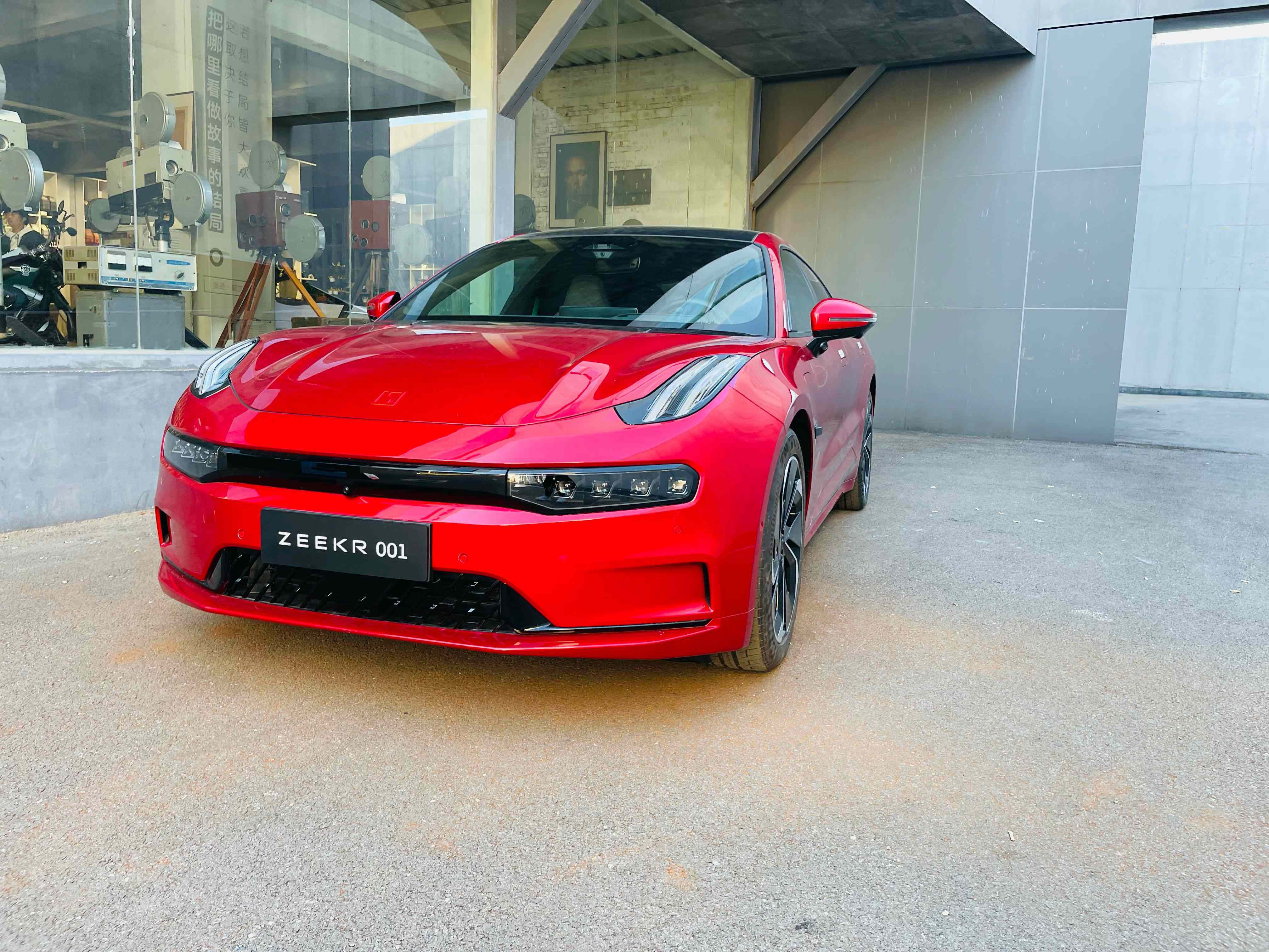 一款不可错过的性能车苏老师试驾极氪001