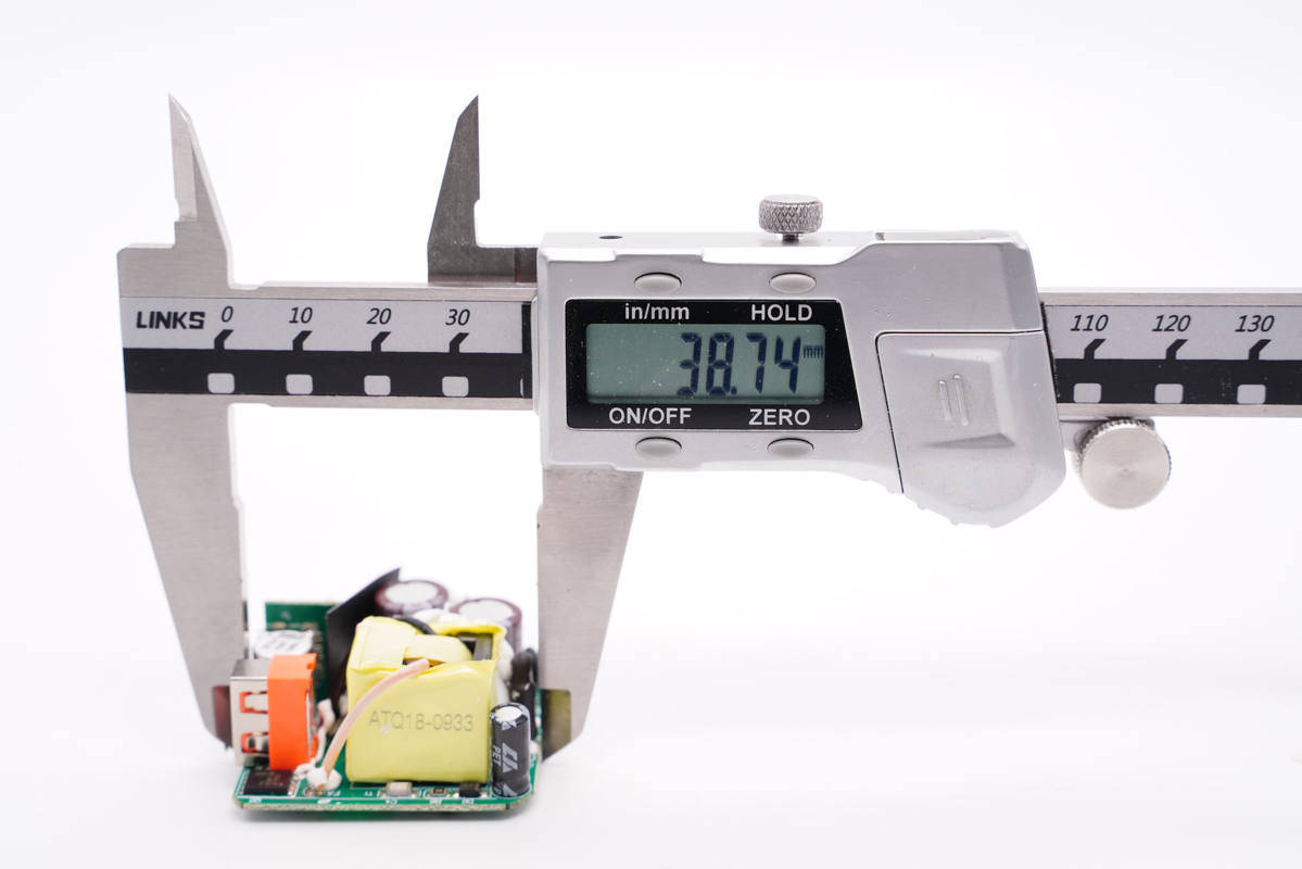 支持5-20V齐全电压档位，既可充iPhone 13又能充笔电，古石30W快充充电器拆解