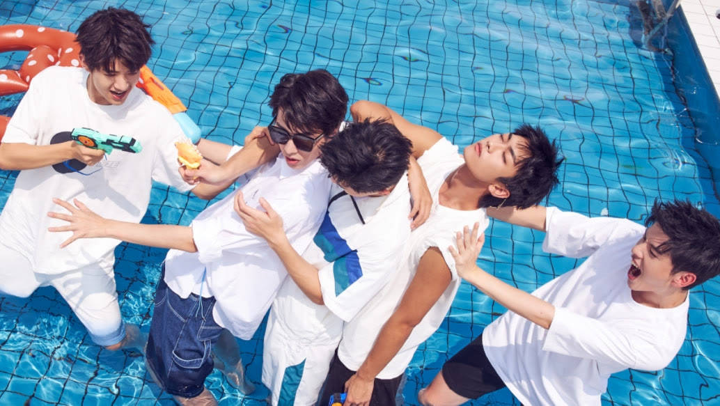 因为|《扑水的少年》扑了，上映12天仅4800万票房，导演“卖惨”也没用