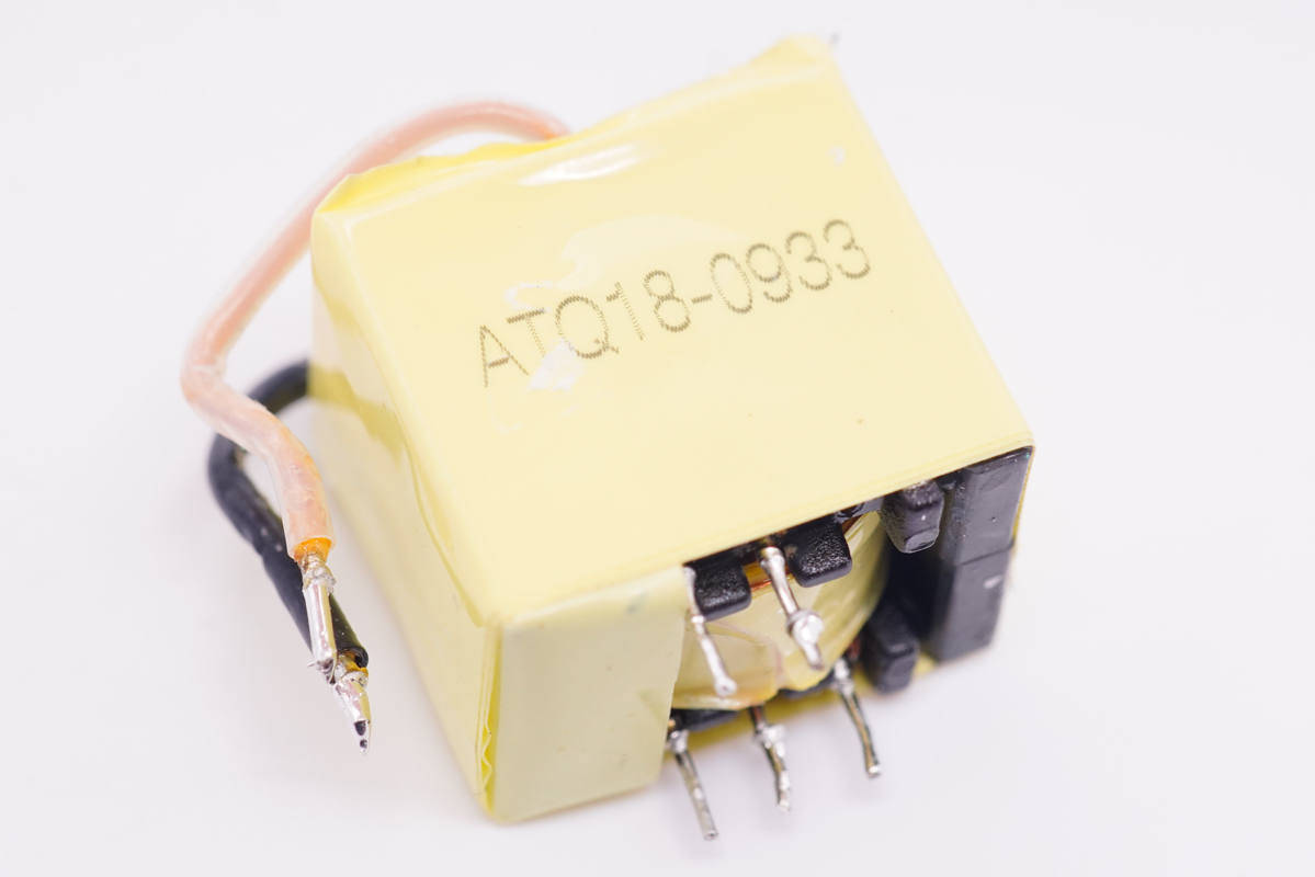 支持5-20V齐全电压档位，既可充iPhone 13又能充笔电，古石30W快充充电器拆解