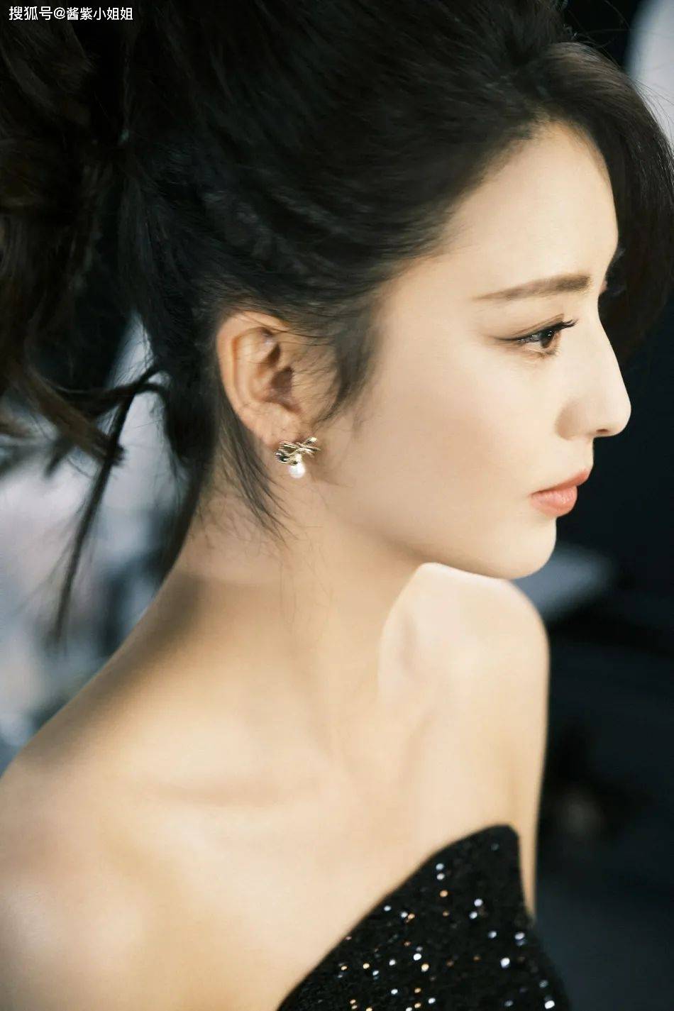 写真照 佟丽娅穿着抹胸亮片长裙超美艳！雪肤玉貌太性感迷人