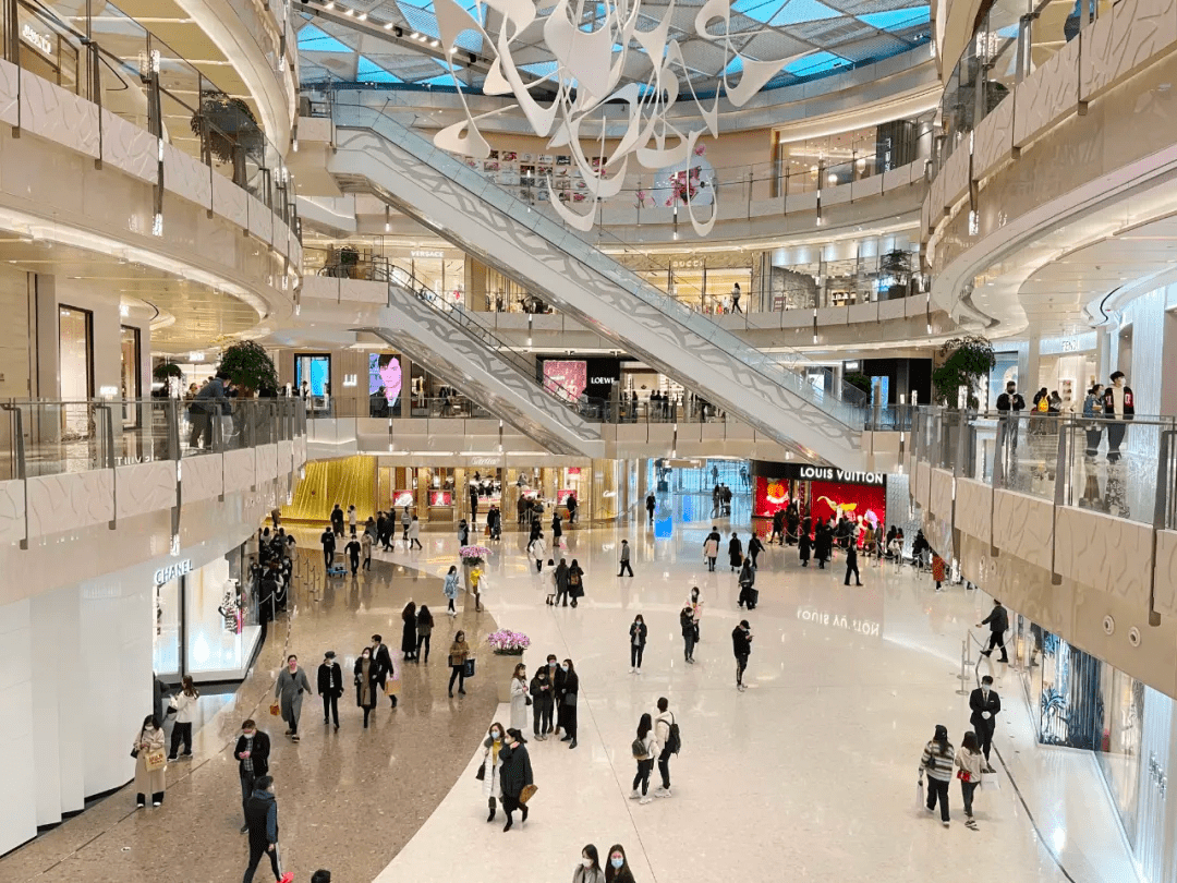 至尊奢华地标,全球高奢首店云集,上海ifc商场让你逛到停不下来