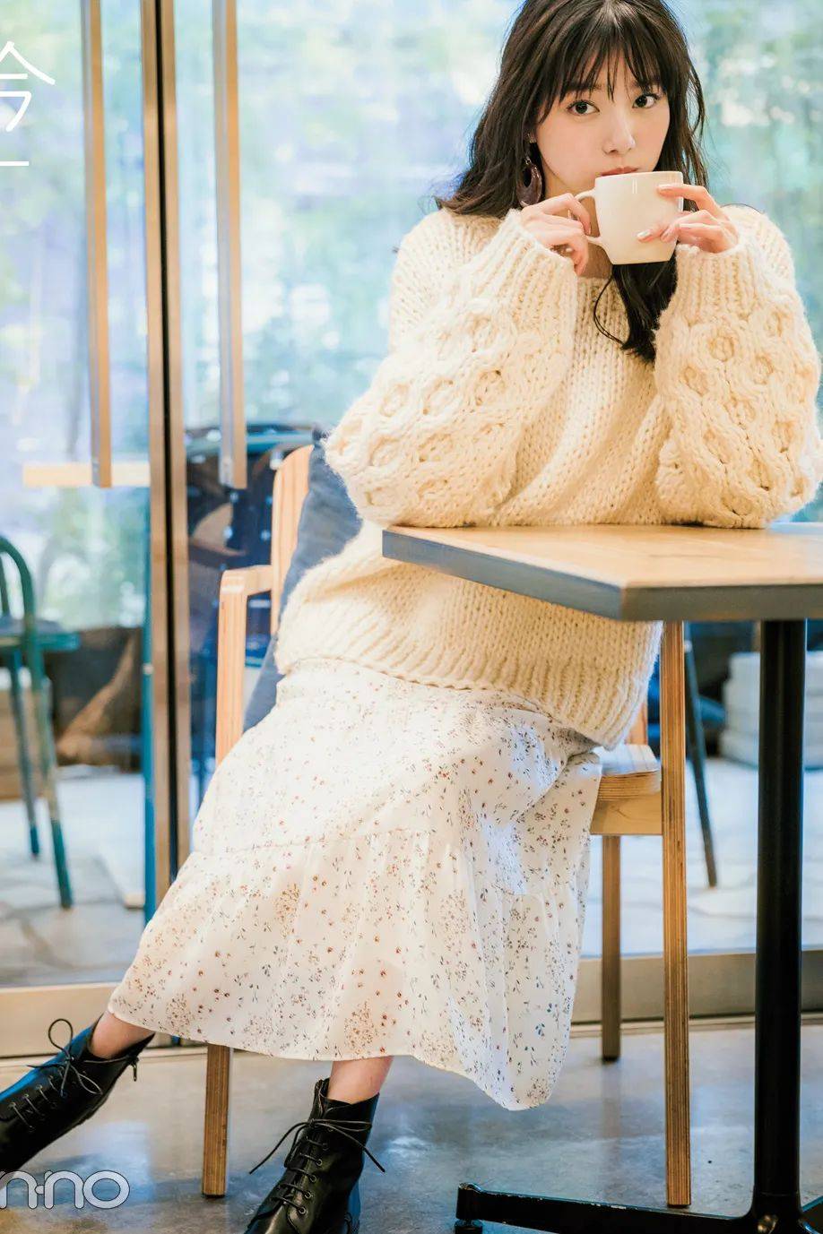 气质 大毛衣+半裙,才是2021秋冬最气质时髦的打开方式!