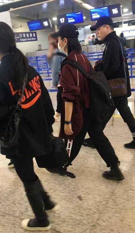 周笔畅 女歌手太霸气,运动外套穿出风衣的气质,真是气质女神