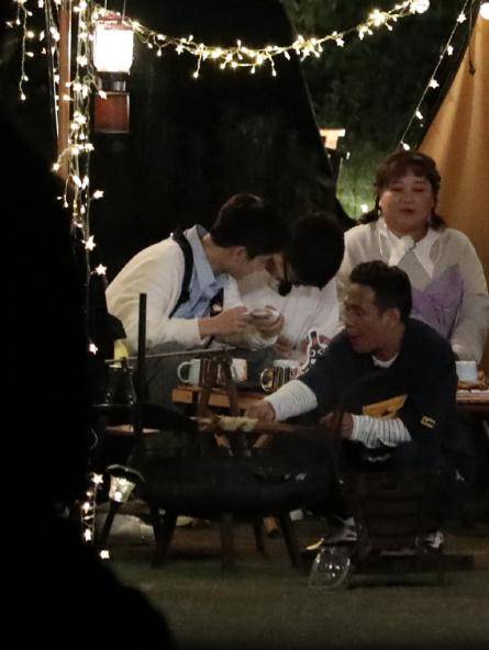 青春|门面粉丝互撕，设定、周边又陷抄袭？杨洋、范丞丞粉丝又互撕