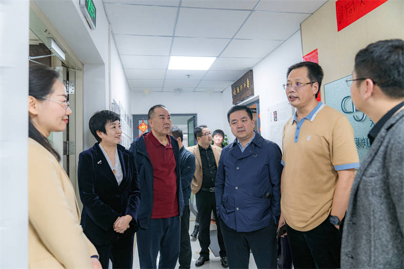 陕西省养生协会会长李靖,陕西省养生协会监事长刘凯军,协会执行会长彭