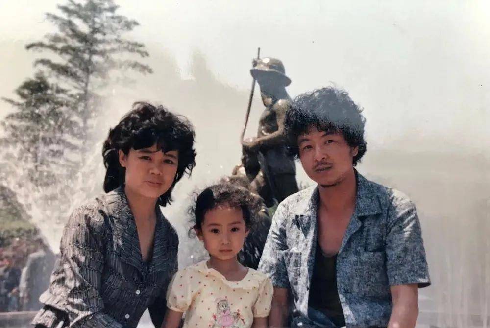 什么|看了张小斐扫墓，才明白我们会遇到很多个袁姗姗，却难逢一个贾玲