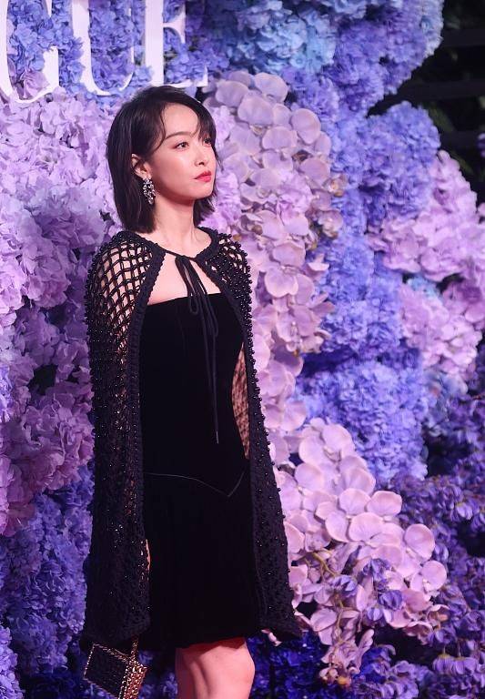 周冬雨 VOGUE红毯，杨幂童瑶换发型翻车，汤唯压轴性感出圈，宋佳胖变形