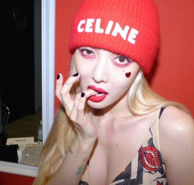 公司金泫雅金色齐肩短发造型曝光，身材引人关注，每次造型都很惊喜