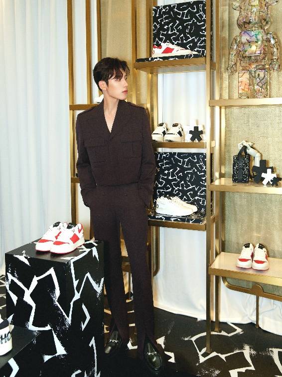 系列 追星逐梦，JIMMY CHOO发布全新限定系列