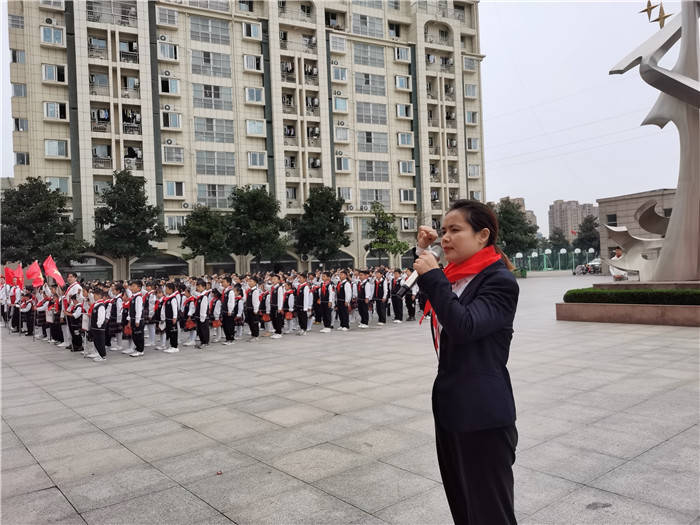 盱眙县第一小学630名新生光荣加入中国少年先锋队