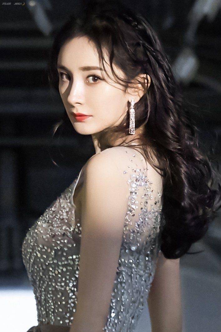 眼睛身为85花的杨幂，为什么还被人称为少女？