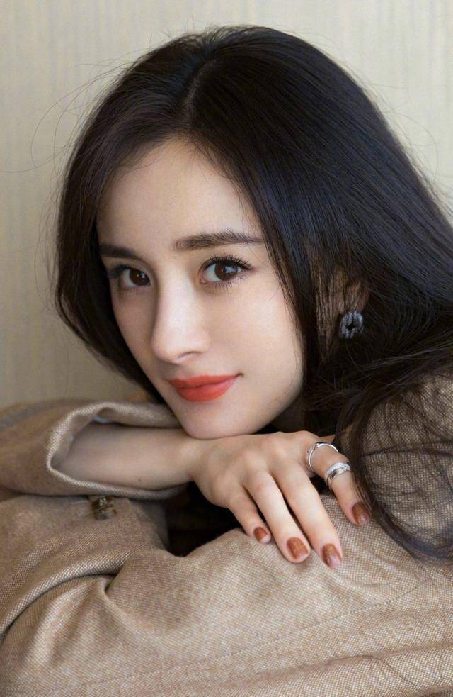 眼睛身为85花的杨幂，为什么还被人称为少女？
