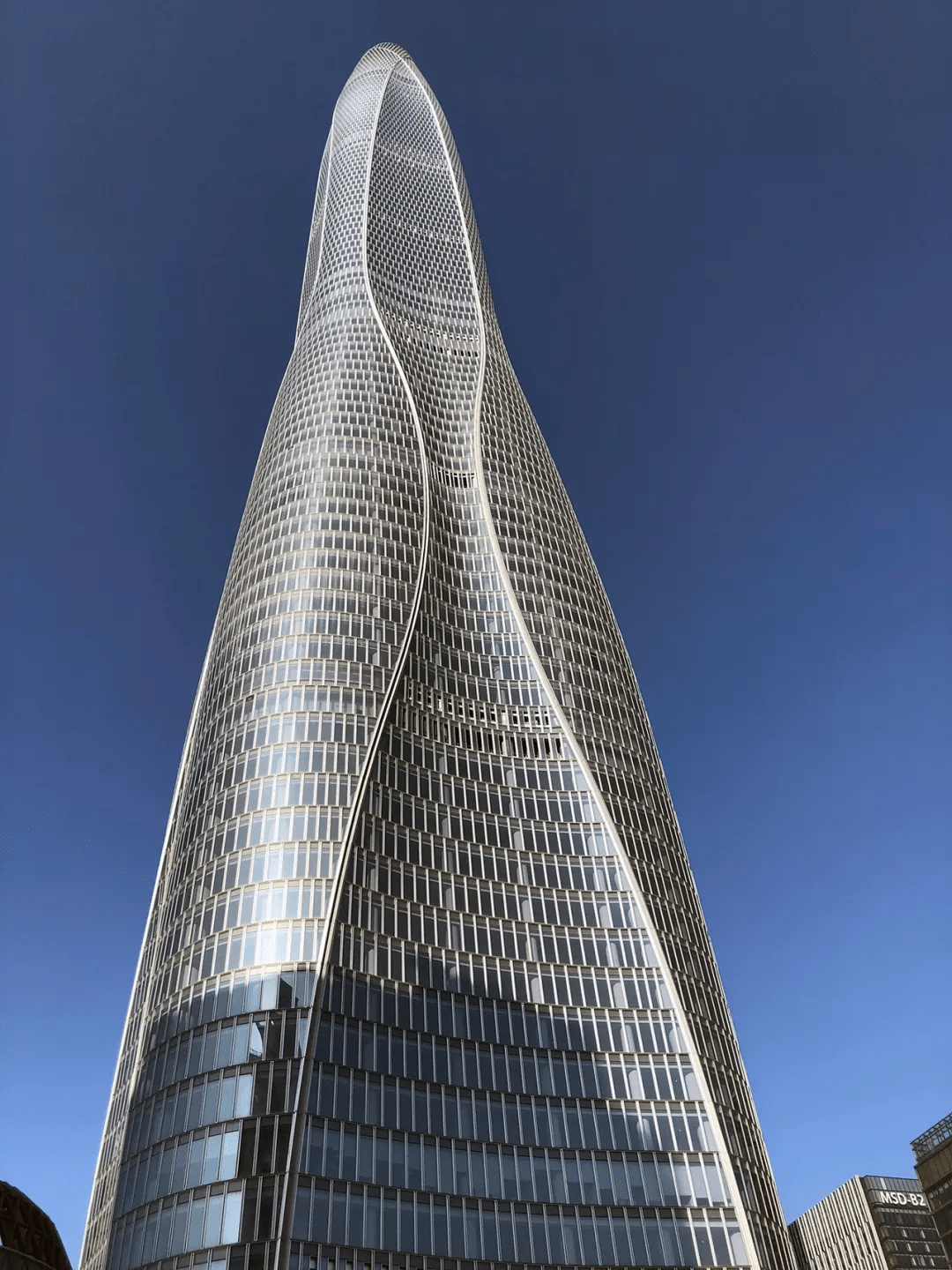 高475米武汉周大福金融中心正式开建新设计取意世纪灯塔