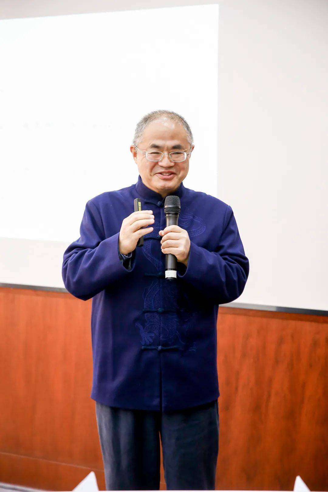 线上年会预告 | 课标组专家鲁子问解读“双减”政策对英语教育的影响-搜狐大视野-搜狐新闻